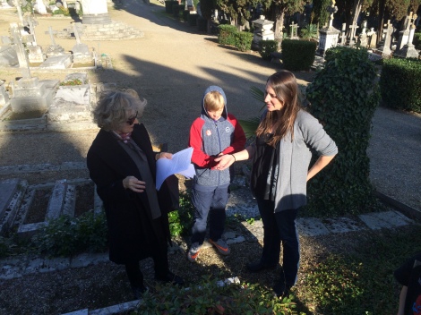 Visiting ancestors' graves with La Professora