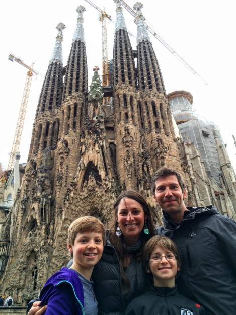 Obligatory shot of Sagrada Familia... ¡Increíble!