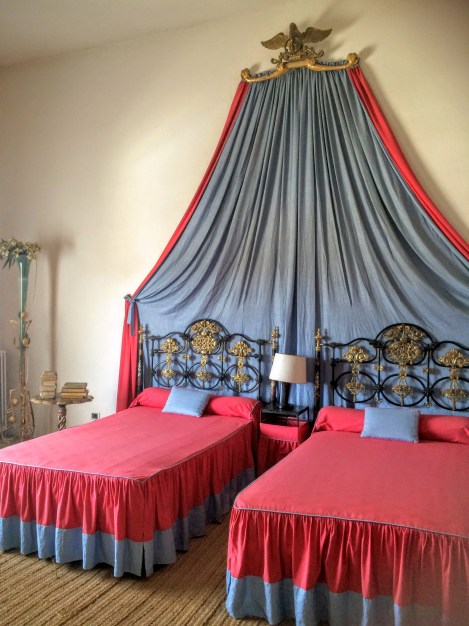 Dalí's & his wife's beds